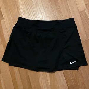 Nike Women's Court Victory Skirt. Size Large